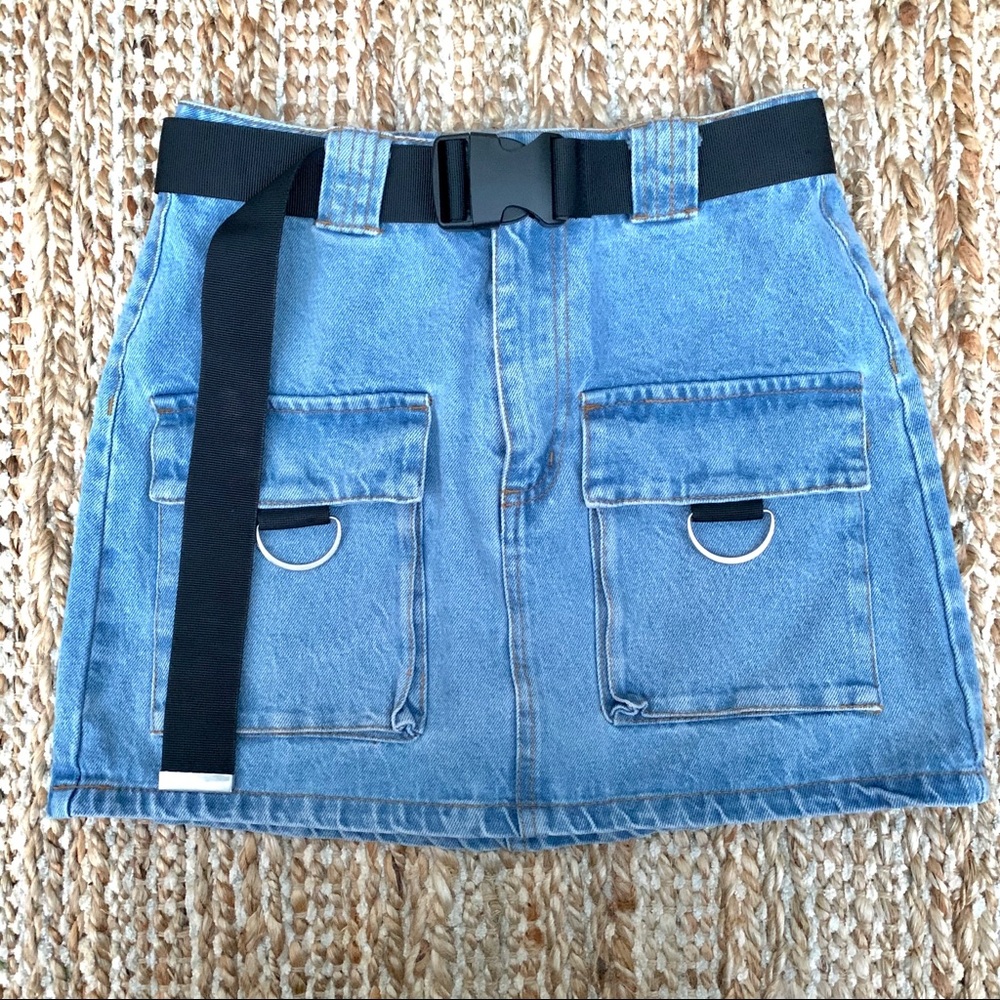 Denim utility mini skirt with buckle belt